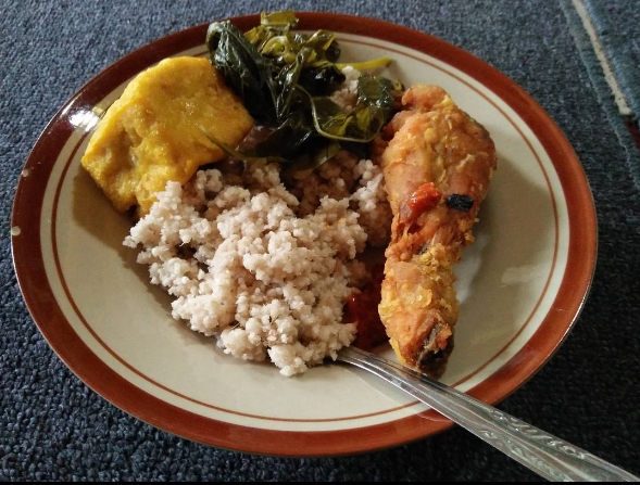 Rasi dengan lauk-pauk