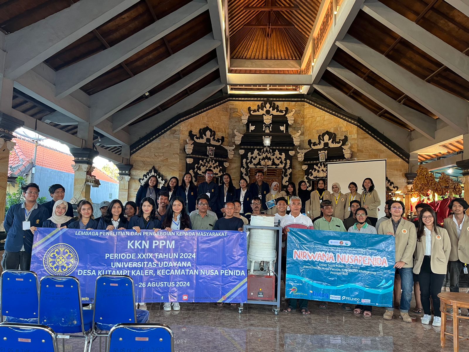 KKN Kolaborasi Universitas Gadjah Mada dan Universitas Udayana dalam Demonstrasi Mesin Peleleh Residu Sampah Plastik. 