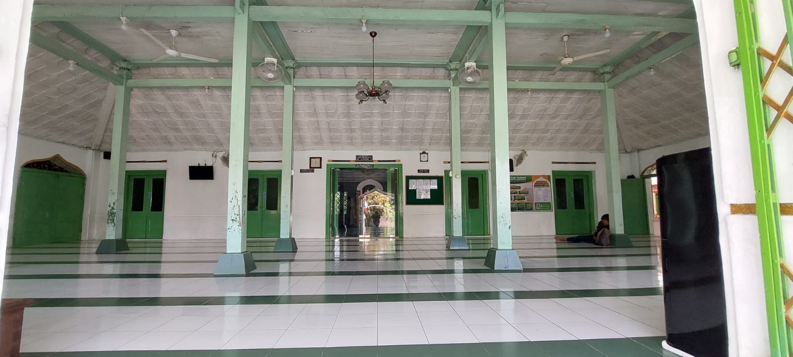 Serambi Masjid Laweyan. Dokumen Pribadi/ Hana Anisa