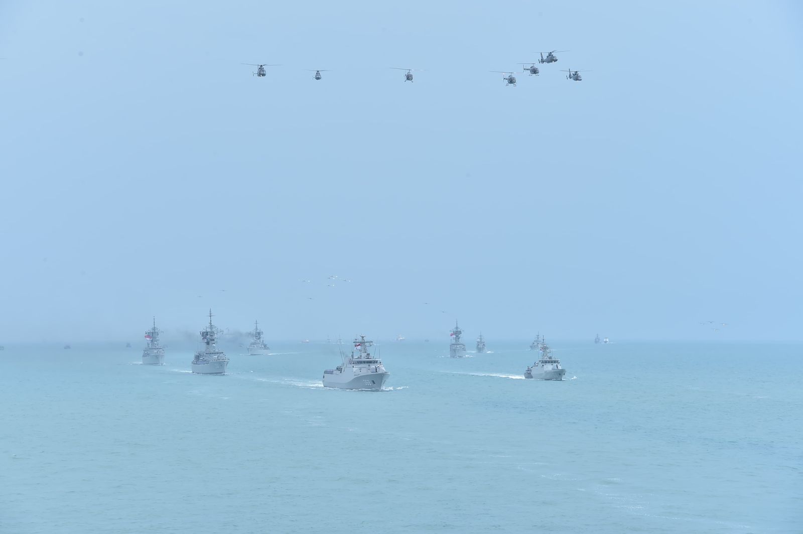 Penampilan atraksi dari prajurit TNI AL dalam HUT ke-79 TNI AL | TNI AL