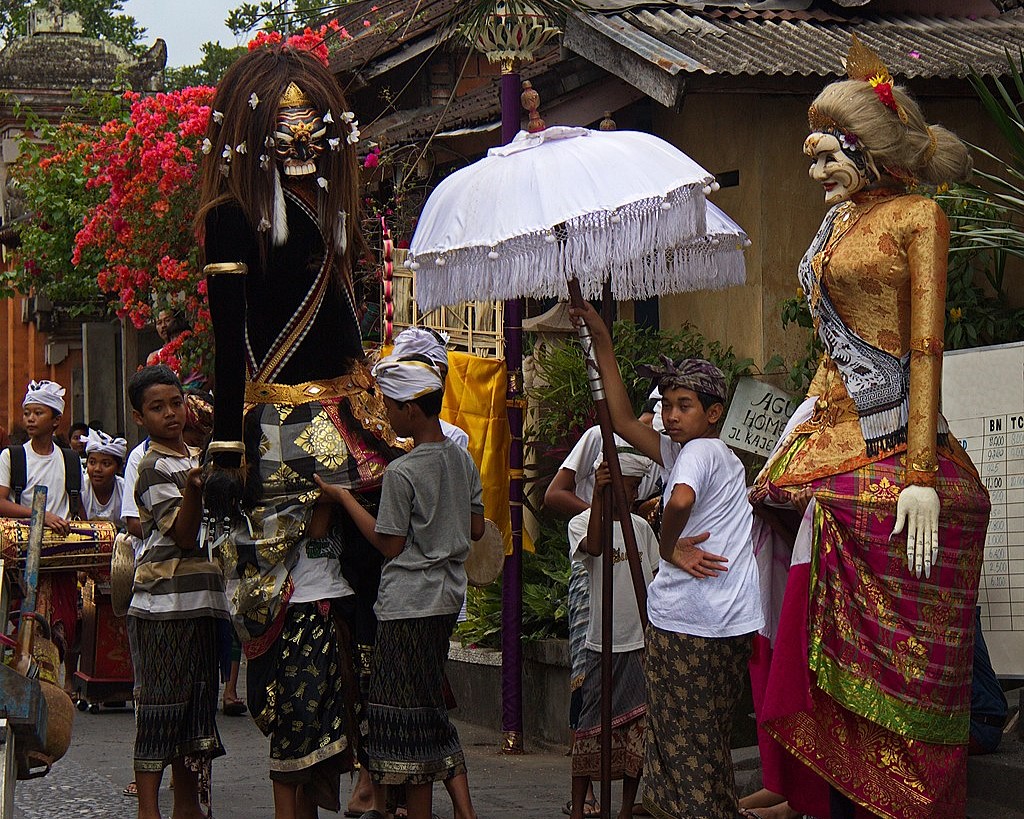 Barong Landung, Bali © ASITRAC, Wikimedia Commons