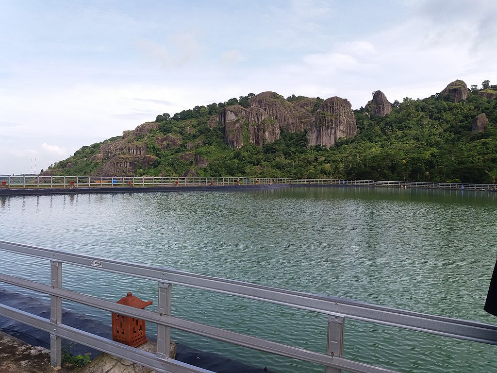 Embung Nglanggeran (Wikimedia Commons/Sarwono.sf)
