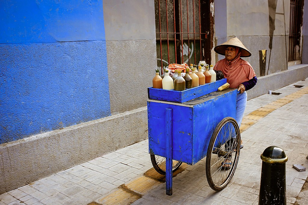 Mbok Jamu © Ivuvisual, via Wikimedia Commons