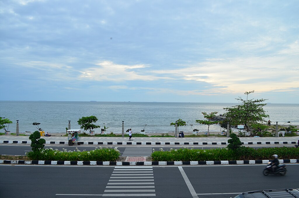 Pantai padang (Wikimedia Commons/Buyaselaludihati)