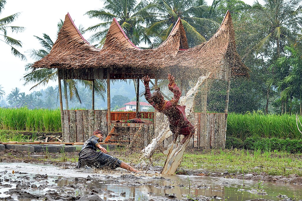 Silek Tradisi Minangkabau | Photo by Deni Dahniel via Wikimedia Commons