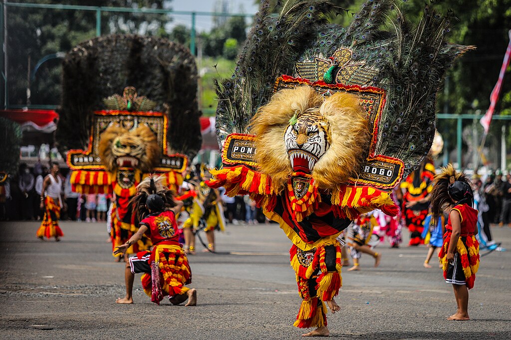 Reog Ponorogo © SERGEANT PICTURE, via Wikimedia Commons