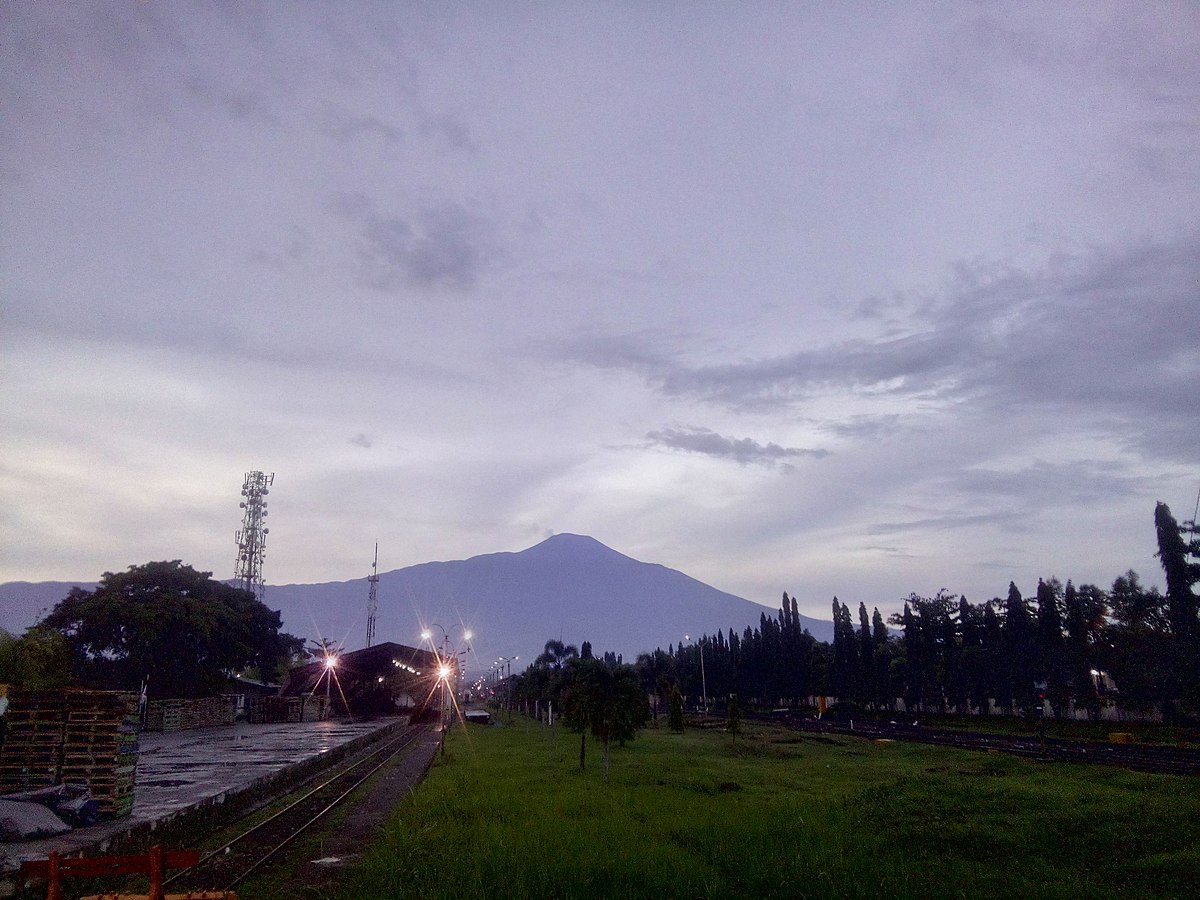 Pemandangan Gunung Slamet dari Purwokerto