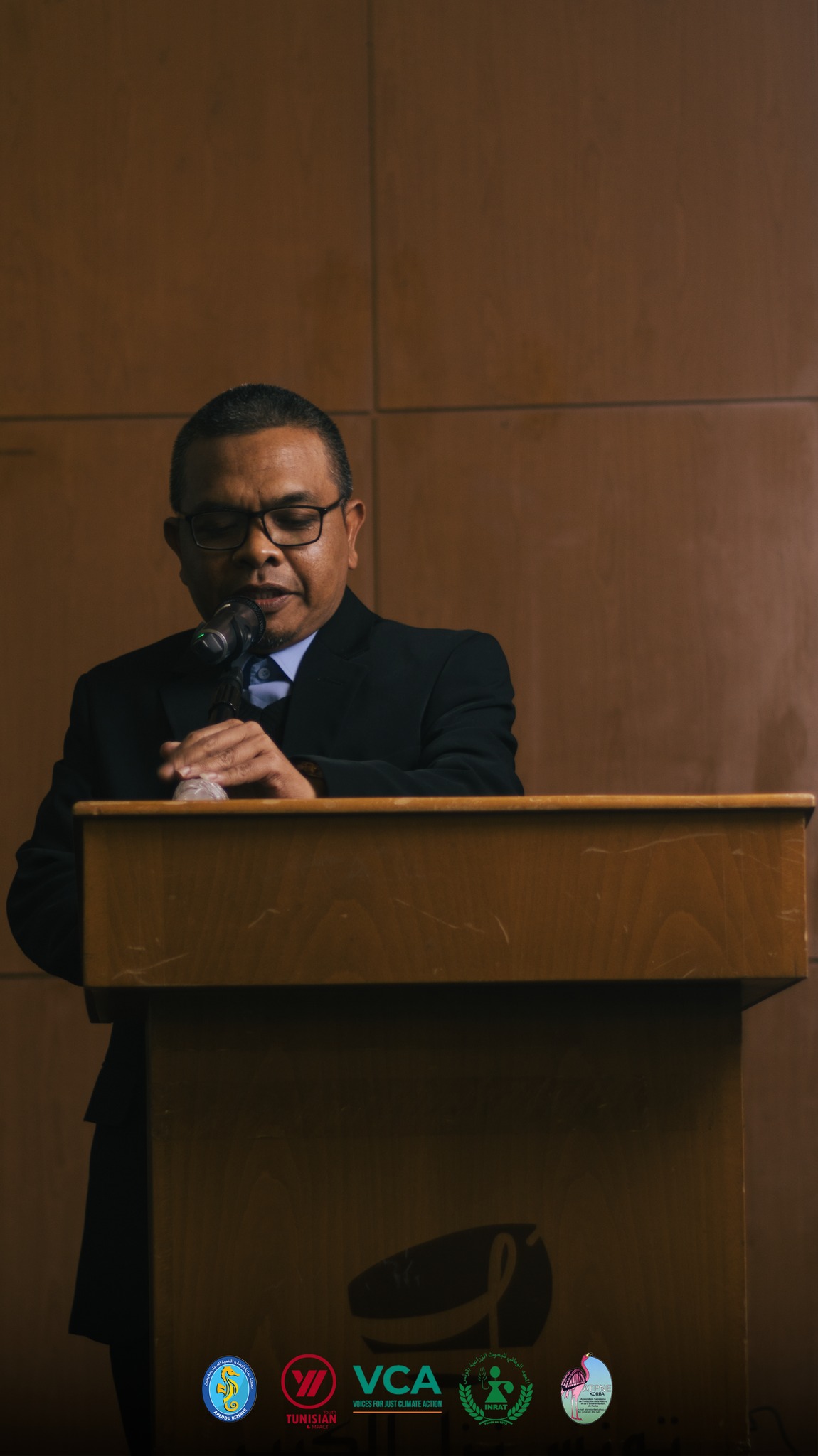 Dr. Moh. Taqiuddin menyampaikan presentasi berjudul 