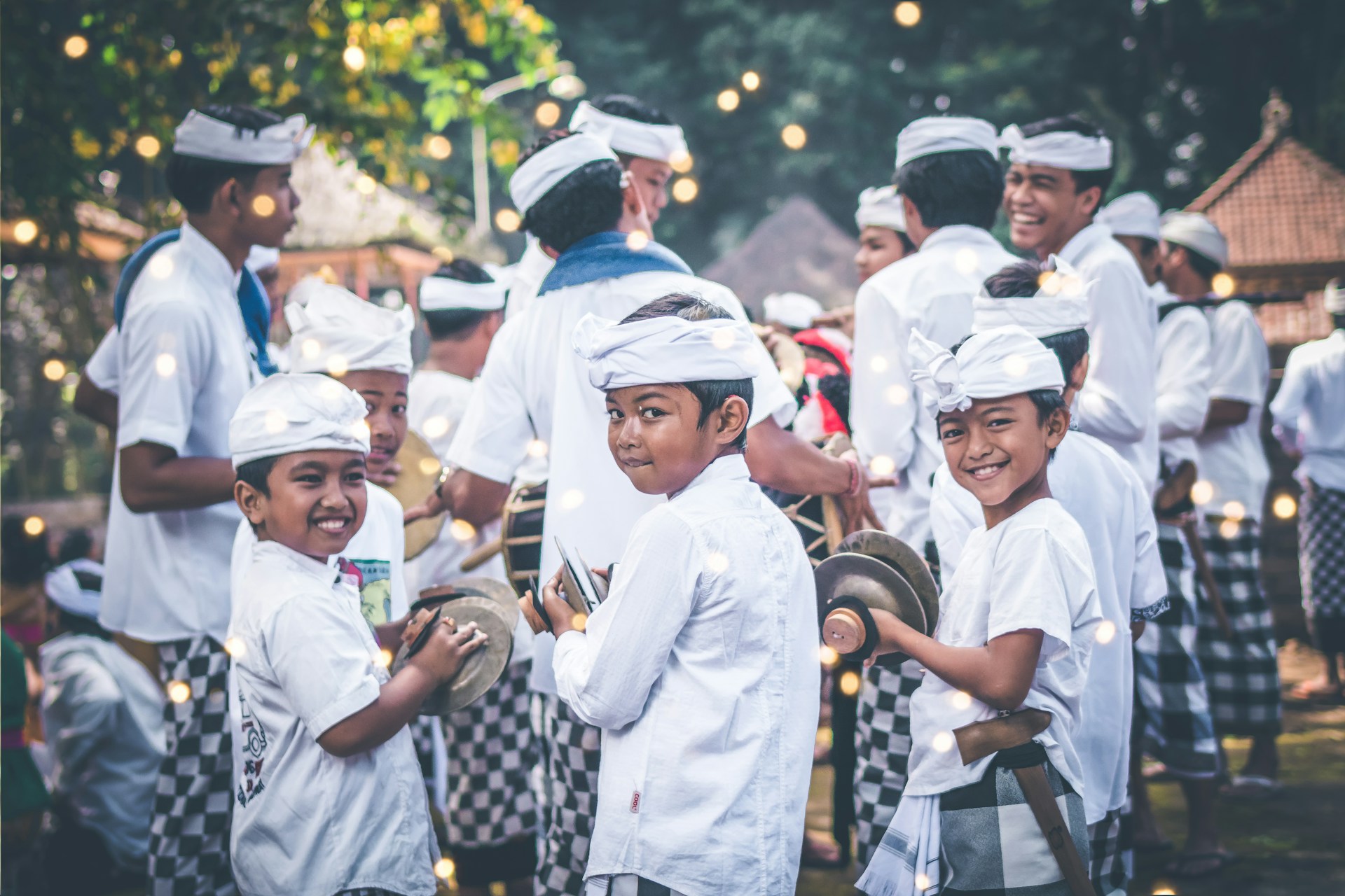 Anak-anak yang mengikuti parade
