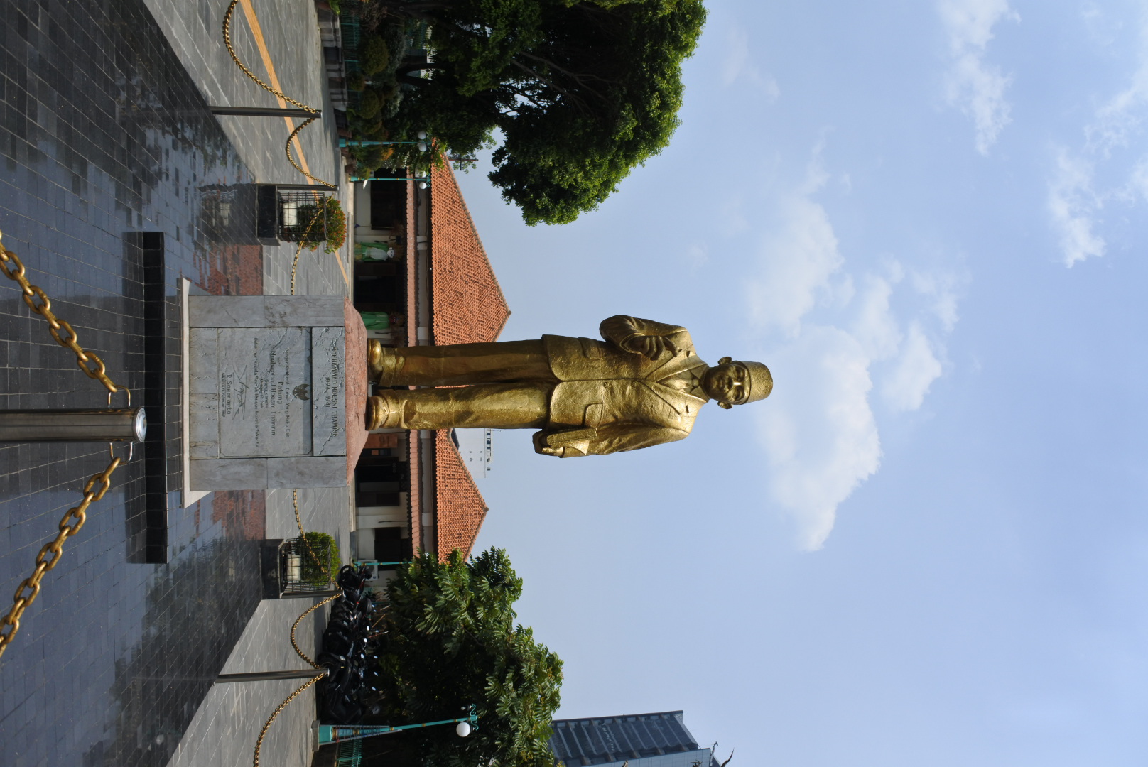 Patung M. H. Thamrin | Tania Simatupang