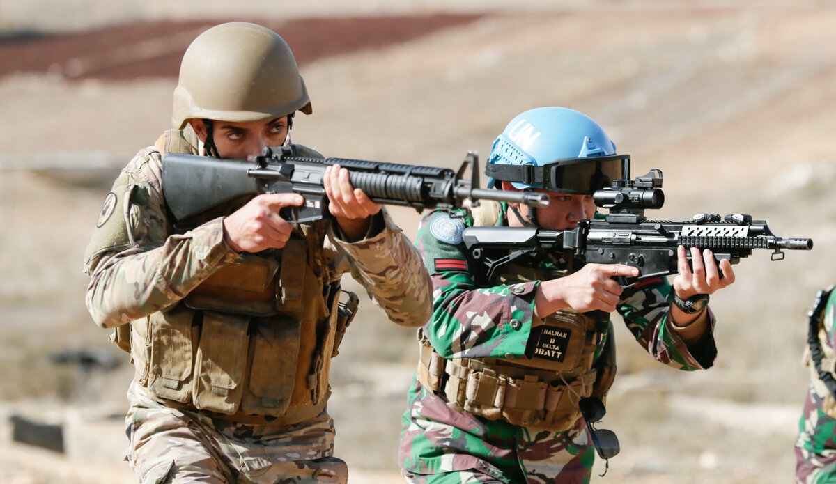 TNI saat berlatih bersama dengan militer negara lain dalam misi UNIFIL (UNIFIL)