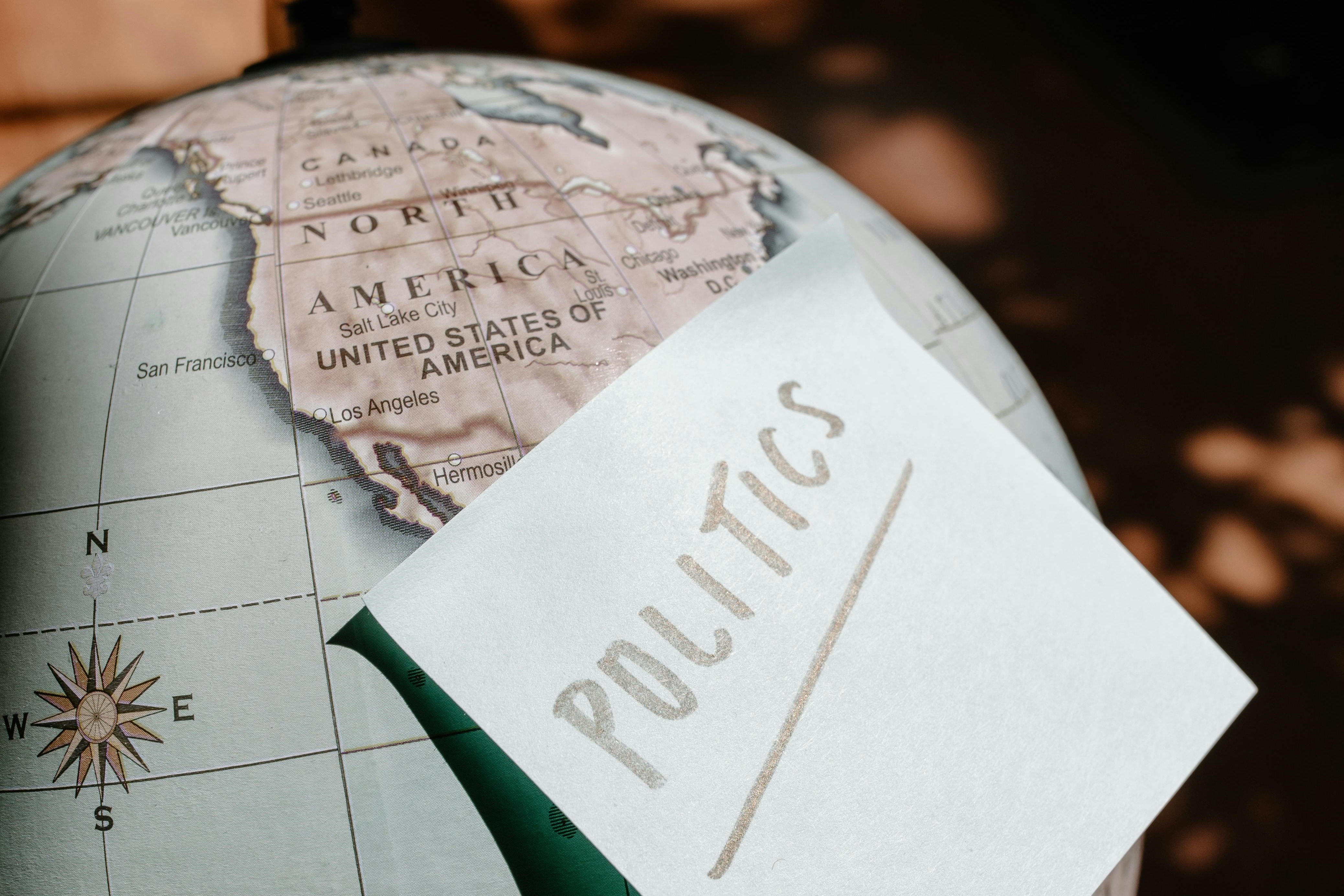 Ilustrasi Isu Politik | Sumber: Pexels (Tara Winstead)