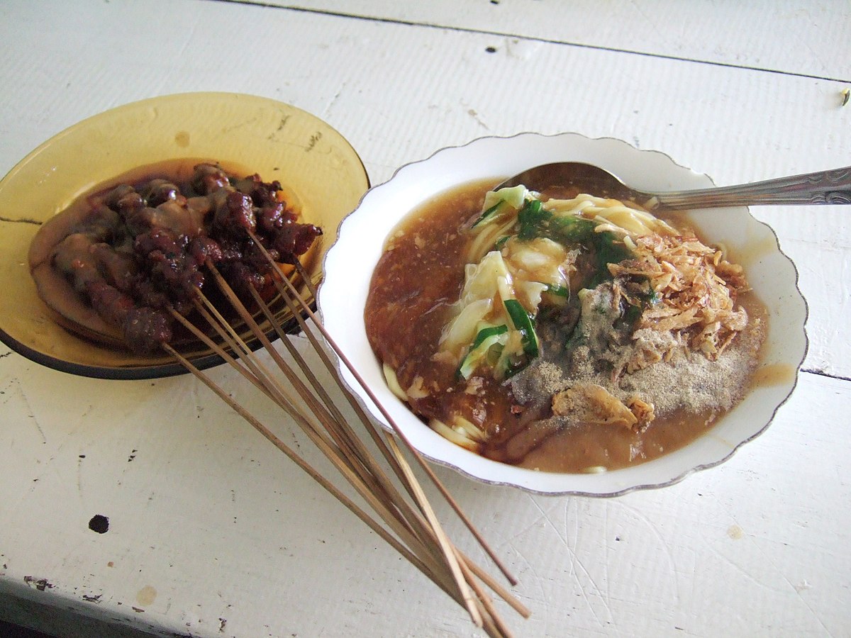 Mie Ongklok dengan sate sapi