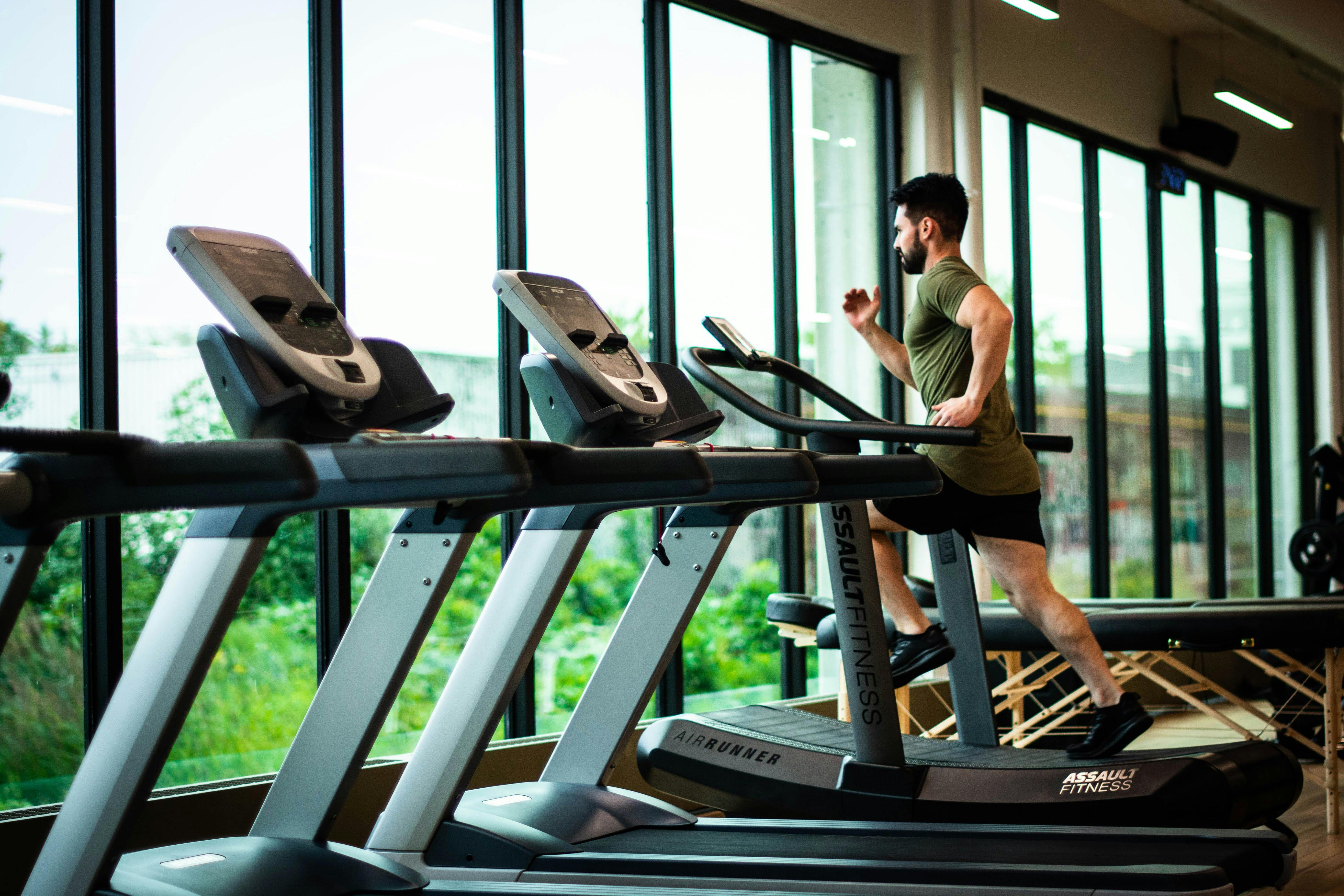 Jalan Cepat di Treadmill | Pexels (William Choquette)