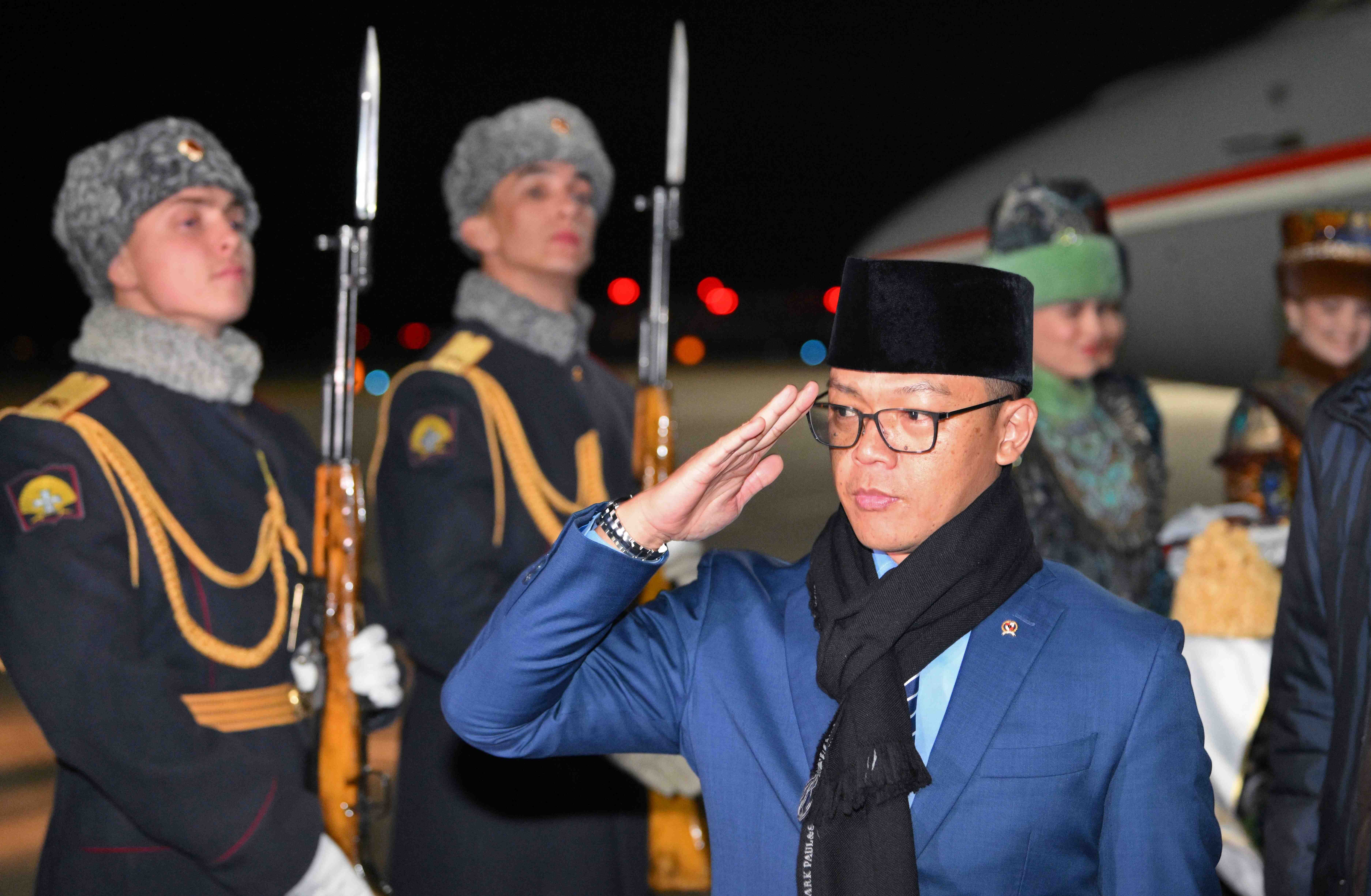 Menteri Luar Negeri RI, Sugiono, saat mendarat di Kazak Rusia untuk mengikuti KTT BRICS ke-16 | BRICS Rusia