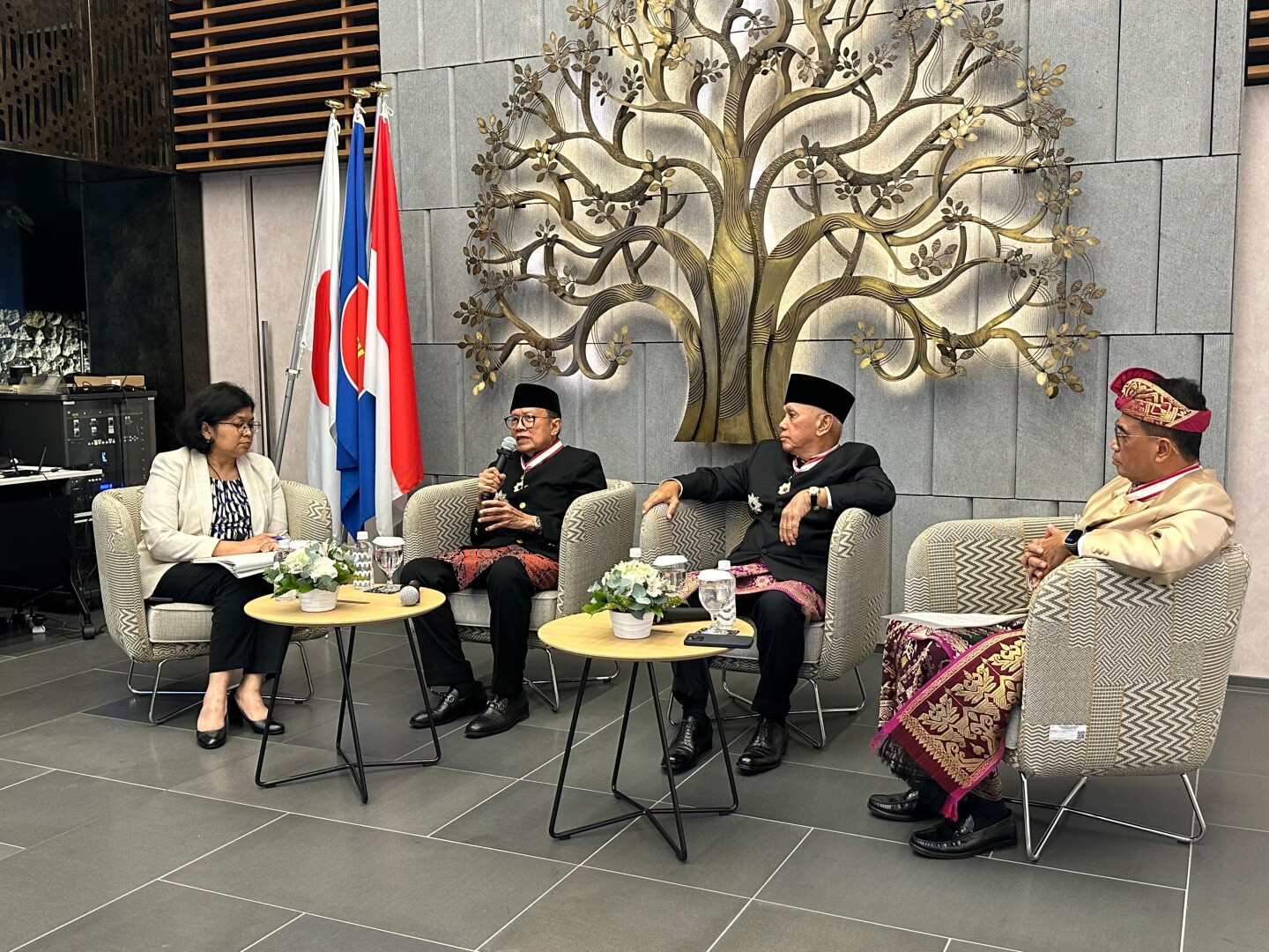 Tiga tokoh Indonesia yang mendapatkan penghargaan dari Jepang | KBRI Tokyo