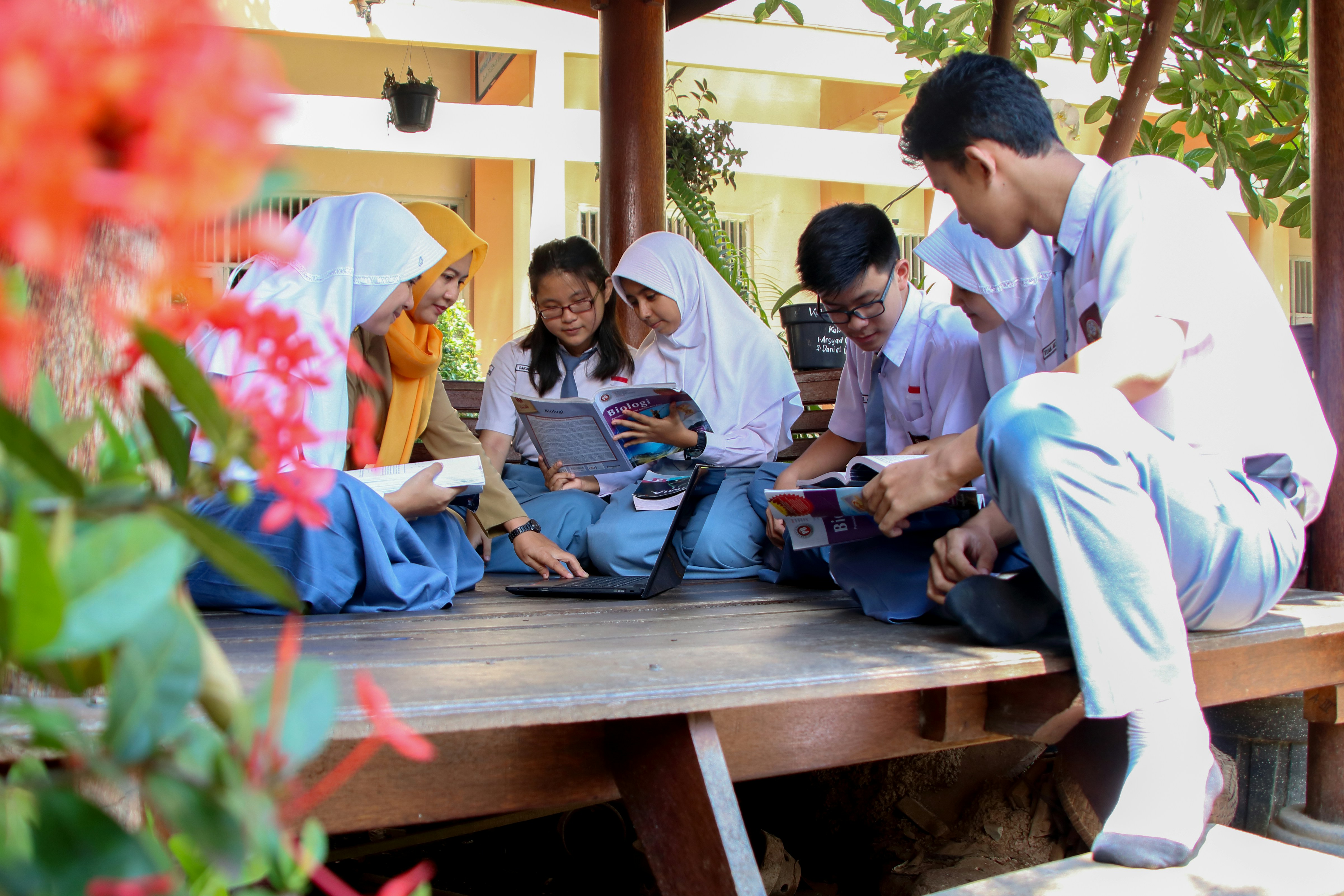 Potret Siswa-Siswi yang Sedang Belajar | Sumber: Unsplash @Ed Us