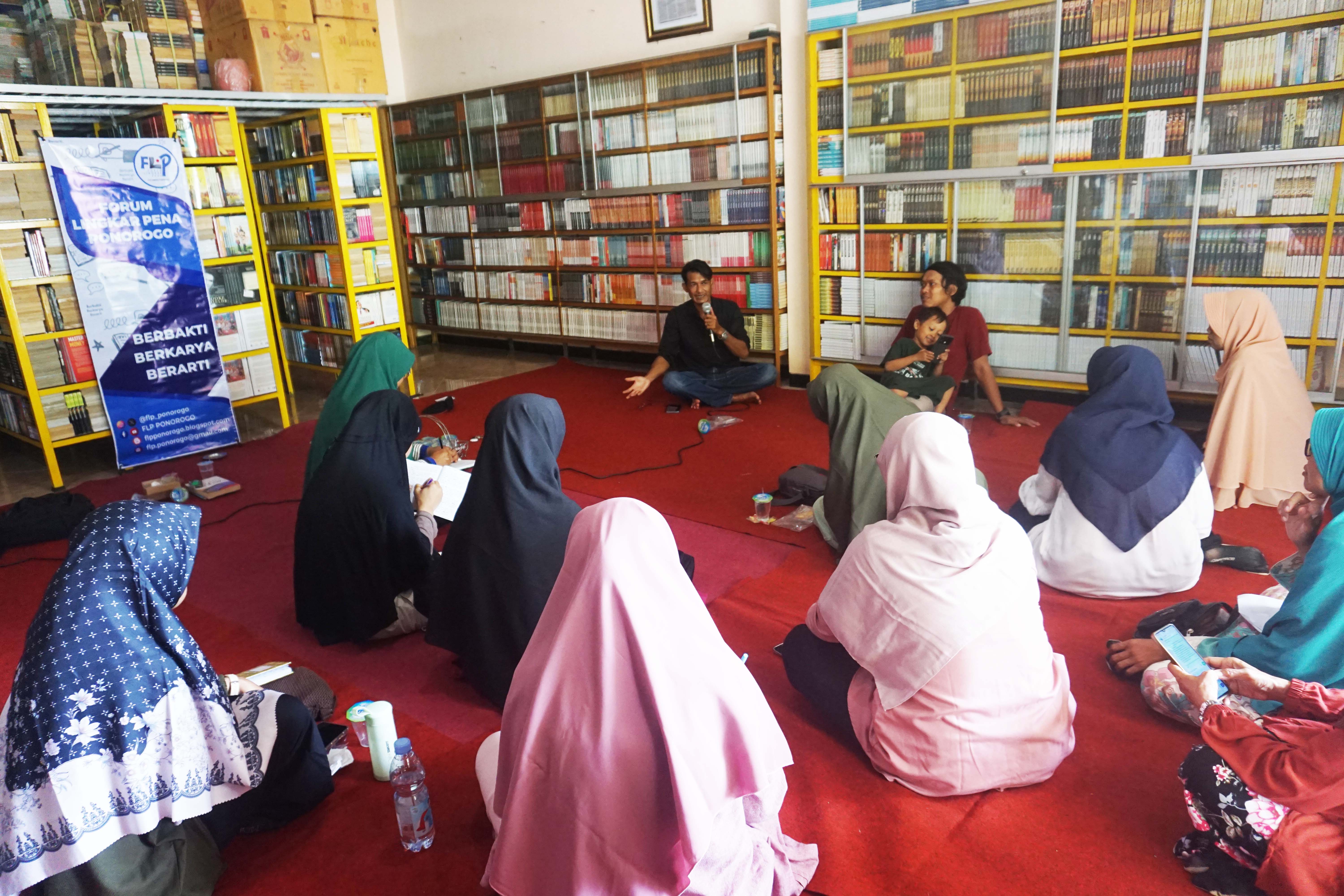 Arafat Nur menjawab pertanyaan dari peserta (Sumber gambar: dokumentasi pribadi)