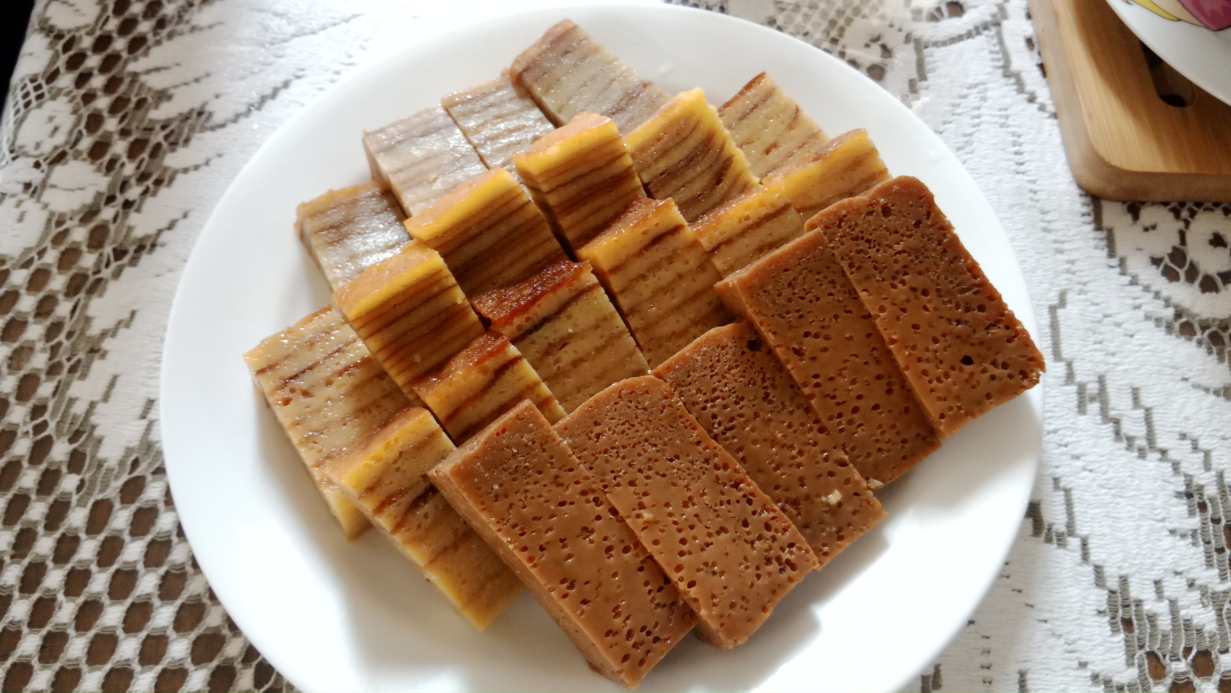 Kue Delapan Jam | Sumber: Wikipedia (Swarabakti)