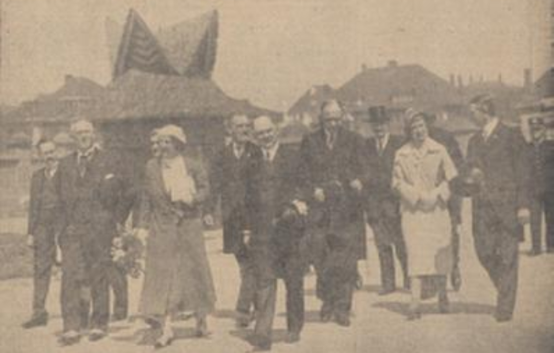 Putri Juliana Louise Marie Wilhelmina van Oranje-Nassau membuka pameran Indische Tentoonstelling | De standaard, 17 Mei 1932