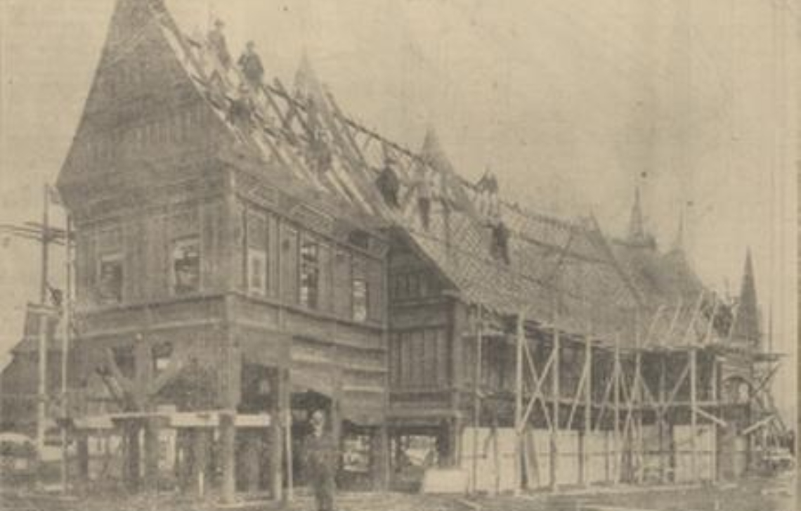 Rumah gadang di pameran Indische Tentoonstelling | Deli courant, 14 April 1932
