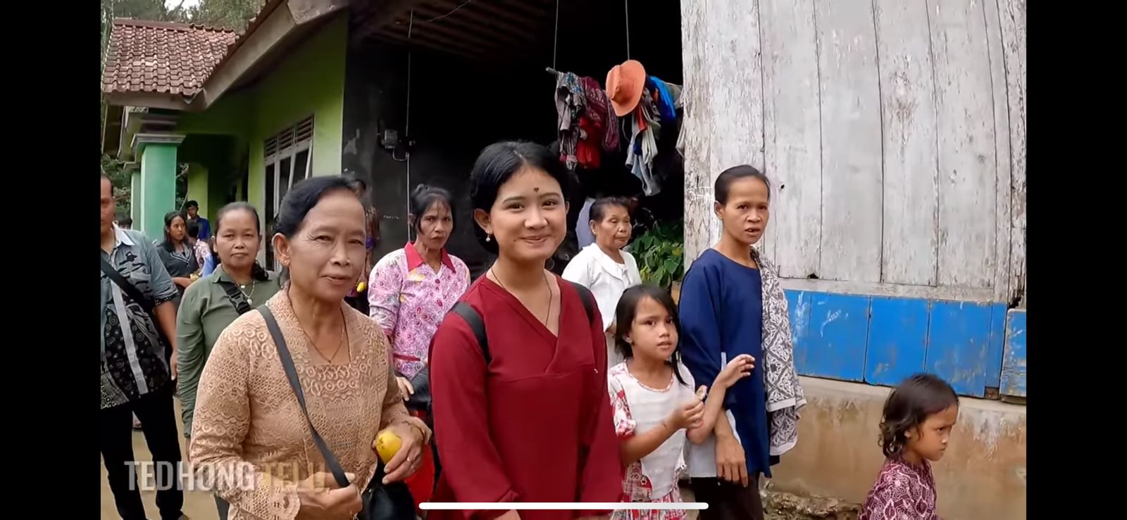 Warga Kampung Buddha/Youtube