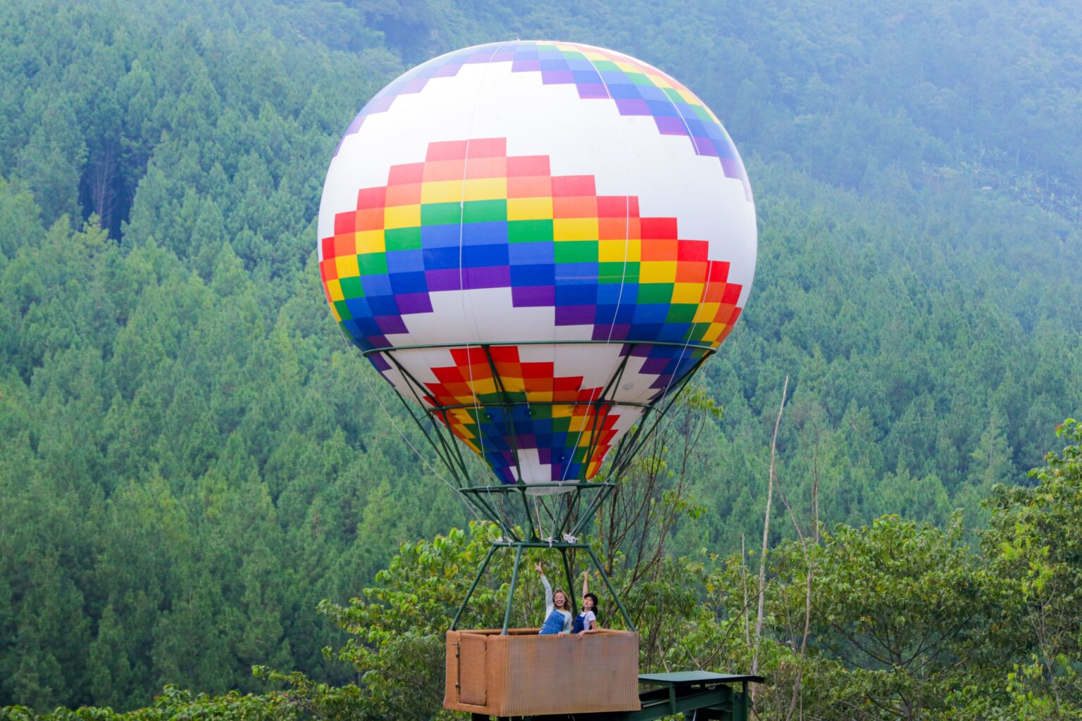 Hot Air Balloon di The Lodge Maribaya