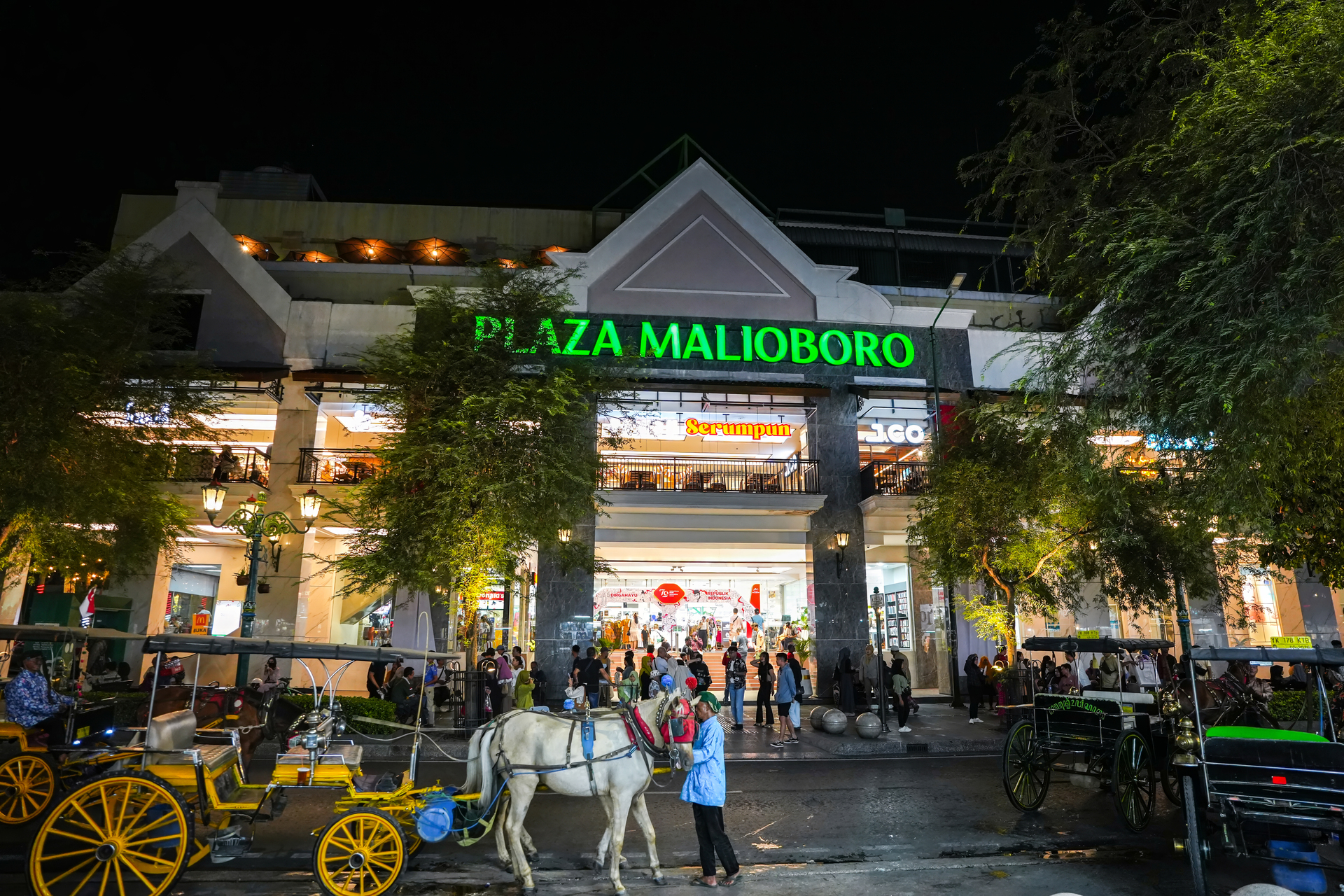 Utara Plaza Malioboro, menjadi titik strategis pojok merokok yang disediakan Pemerintah Kota Yogyakarta. | Vecteezy (chitsanupong.cu)