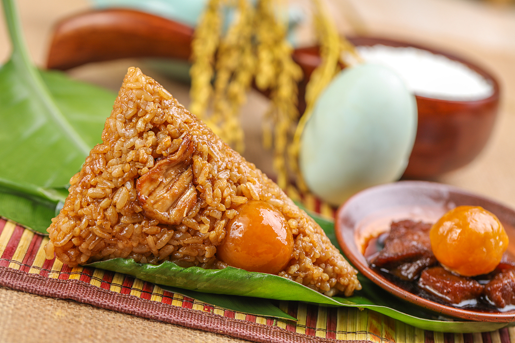  Zongzi with salted egg yolk filling | Credit: VCG