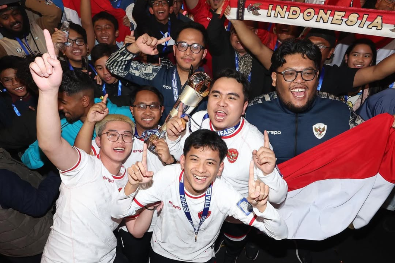 Elga Cahya Putra, Rizky Faidan, dan Akbar Paudie berhasil menang dalam FIFAe World Cup 2024 | Foto: instagram.com/fifae