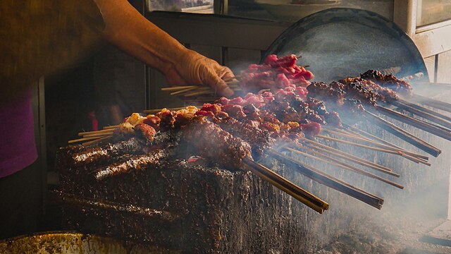 Sate Buntel | Mallory Cessair (Wikimedia Commons)