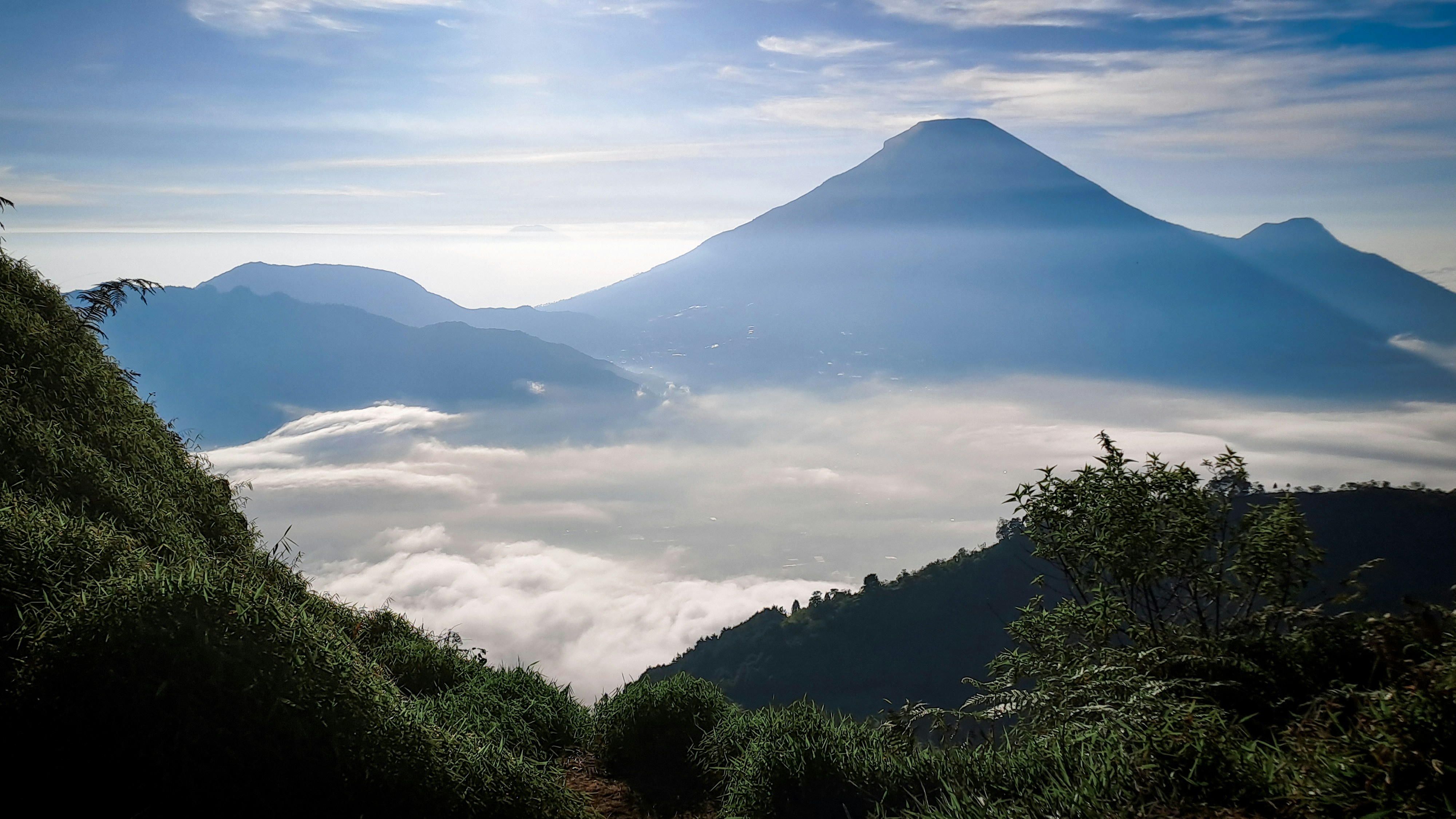 Ilustrasi Dataran Tinggi Dieng, Gunung Prau