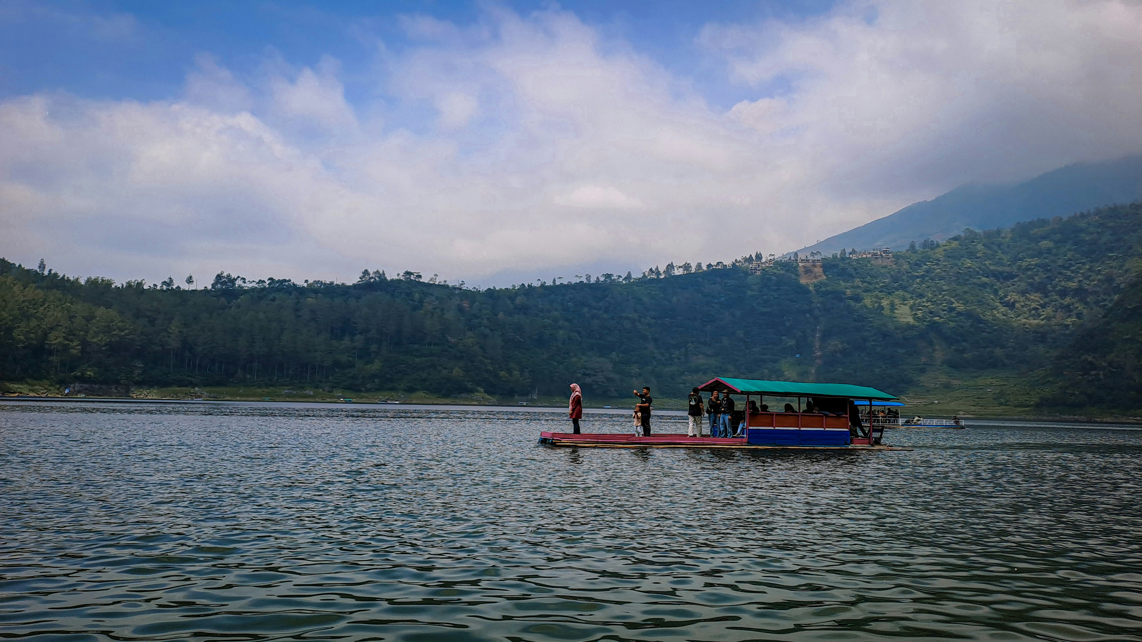 Ilustrasi Destinasi Dataran Tinggi Dieng, Telaga Menjer