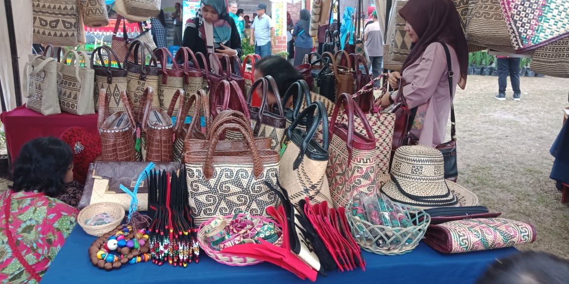 Kerajinan Rotan Khas Palangkaraya | Portal Resmi Kota Palangka Raya