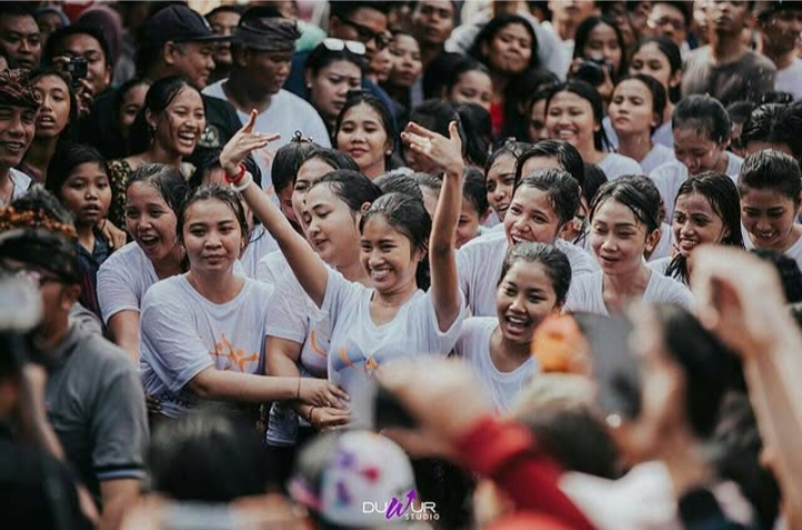 Tradisi Bali Omed-Omedan