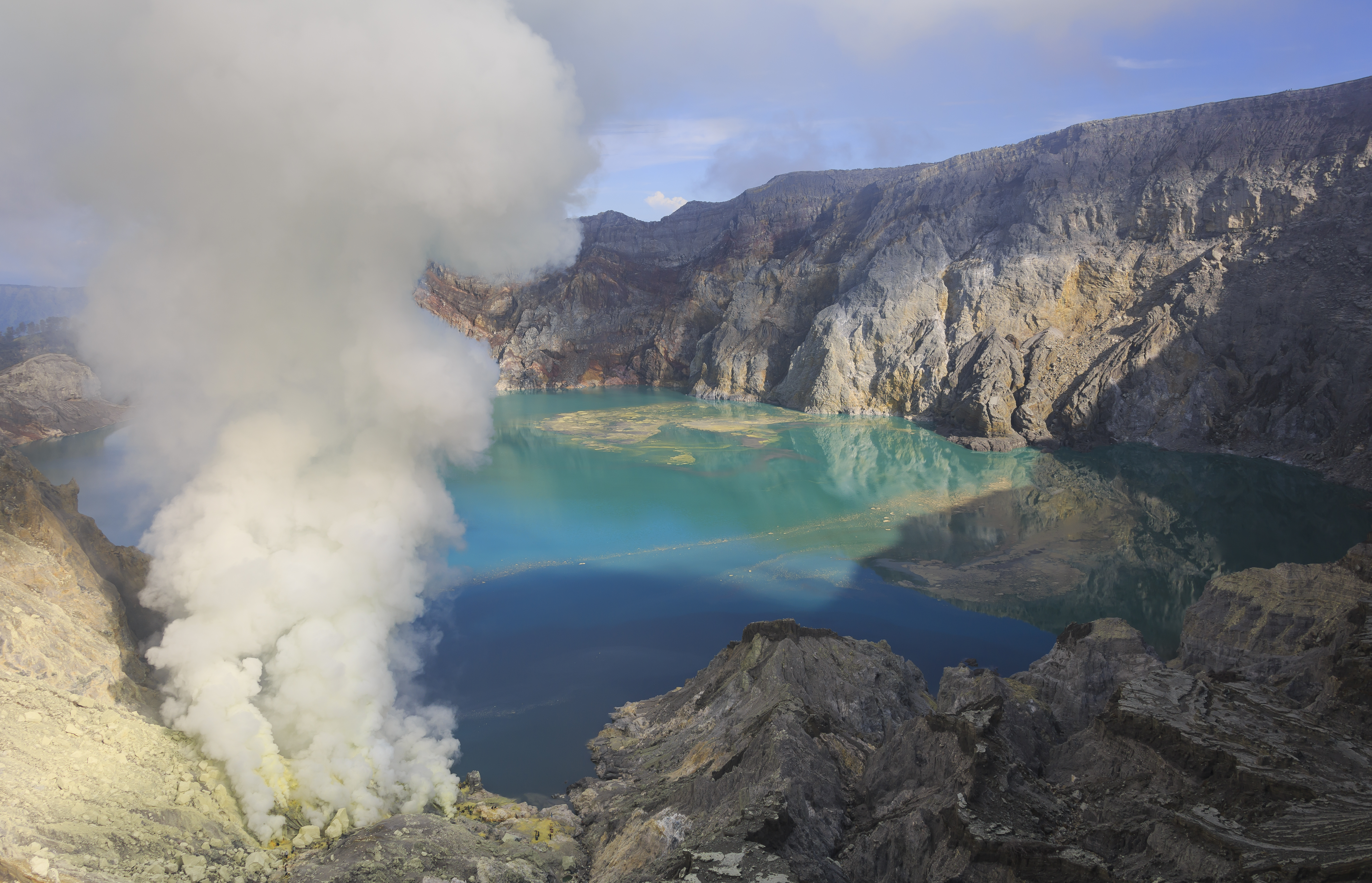 Pemandangan Kawah Ijen di Banyuwangi | Foto: Wikimedia Commons/CEphoto, Uwe Aranas