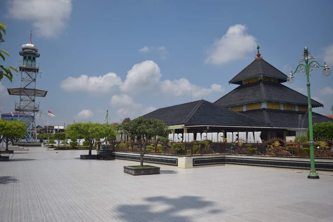 Penampakan Masjid Agung Demak dari depan