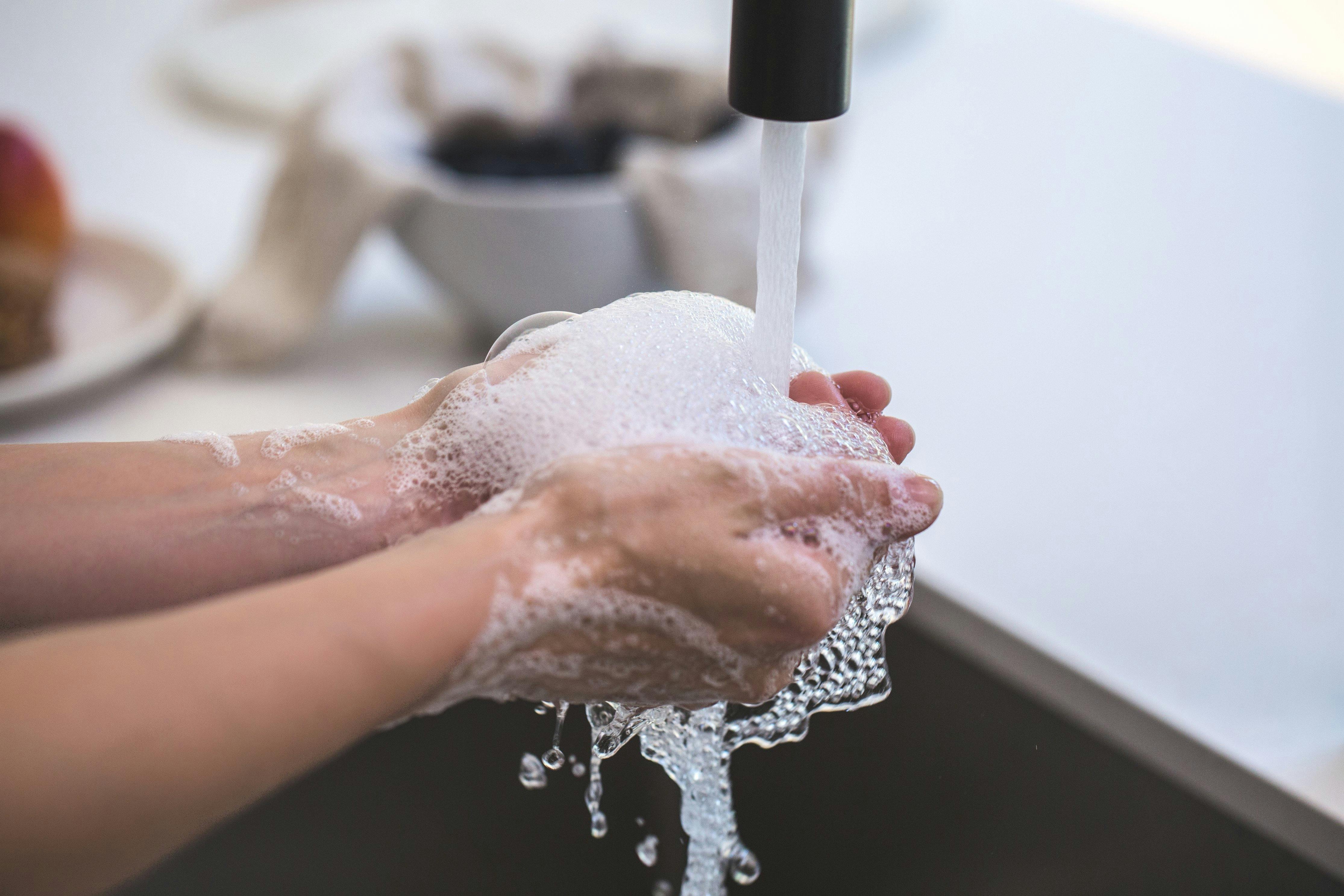 Mencuci Tangan | Sumber: Pexels | Foto oleh Burst