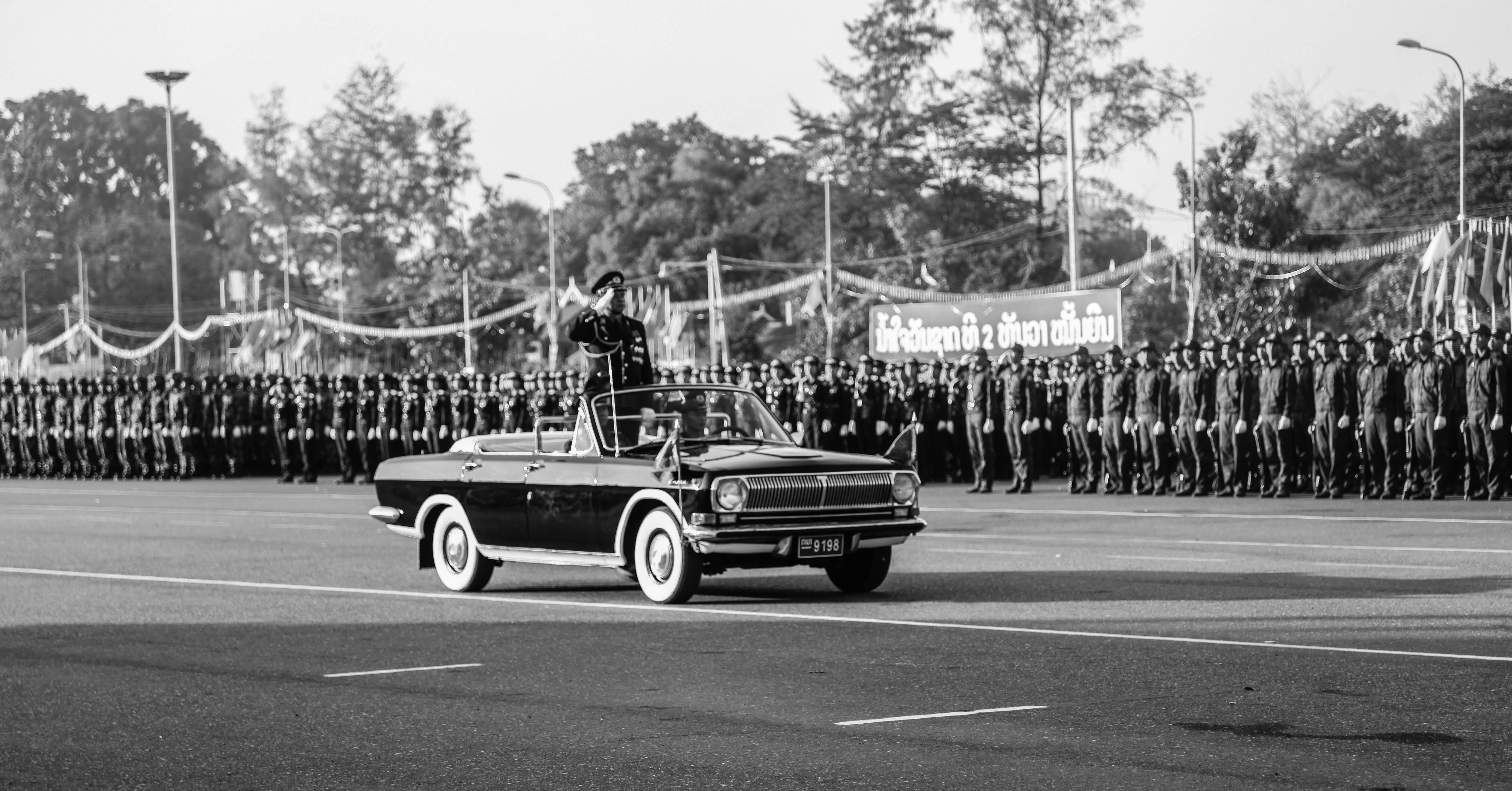 Tentara melakukan upacara