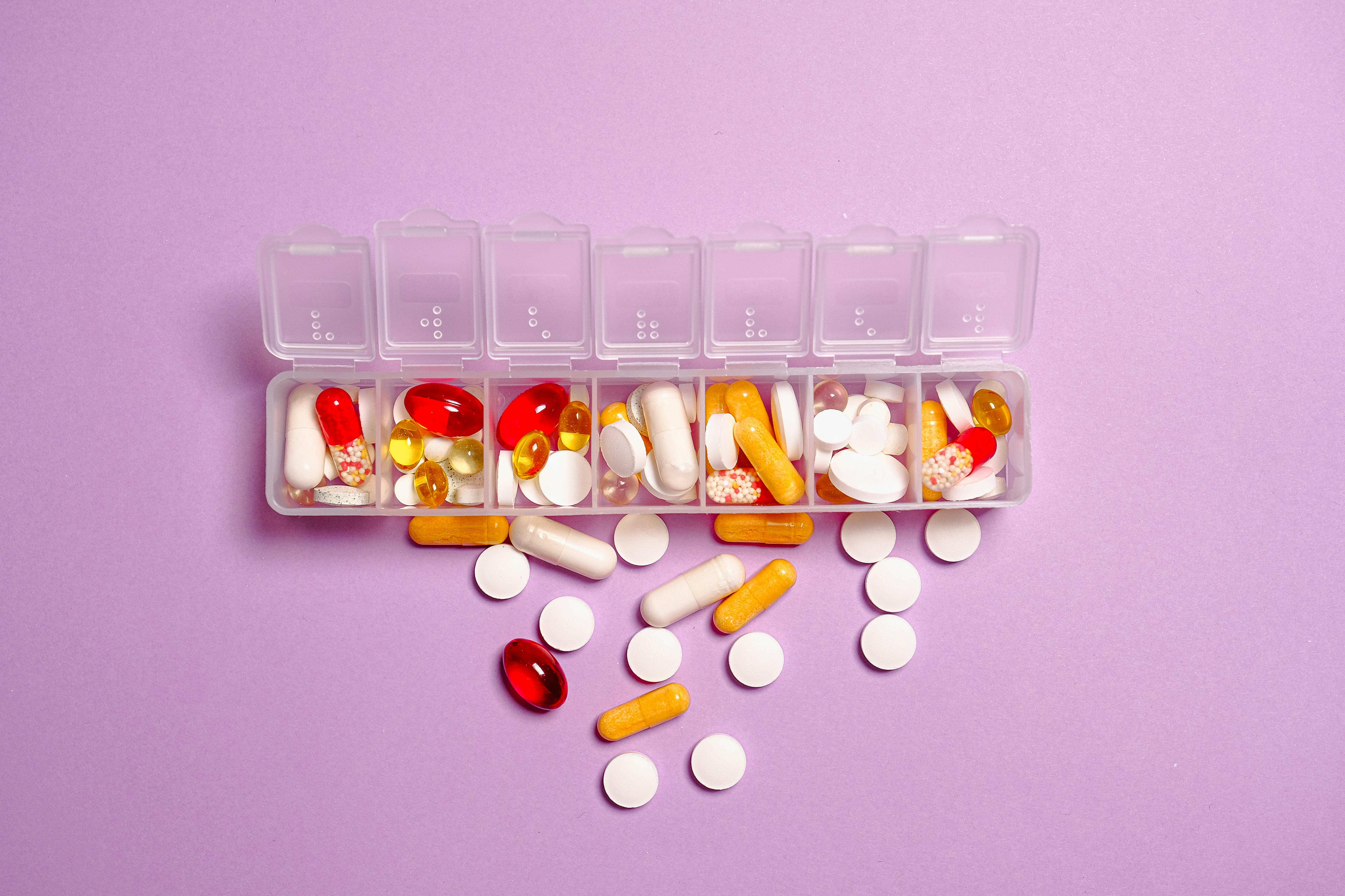 Berbagai Macam Vitamin | Sumber: pexels | Foto oleh Anna Shvets