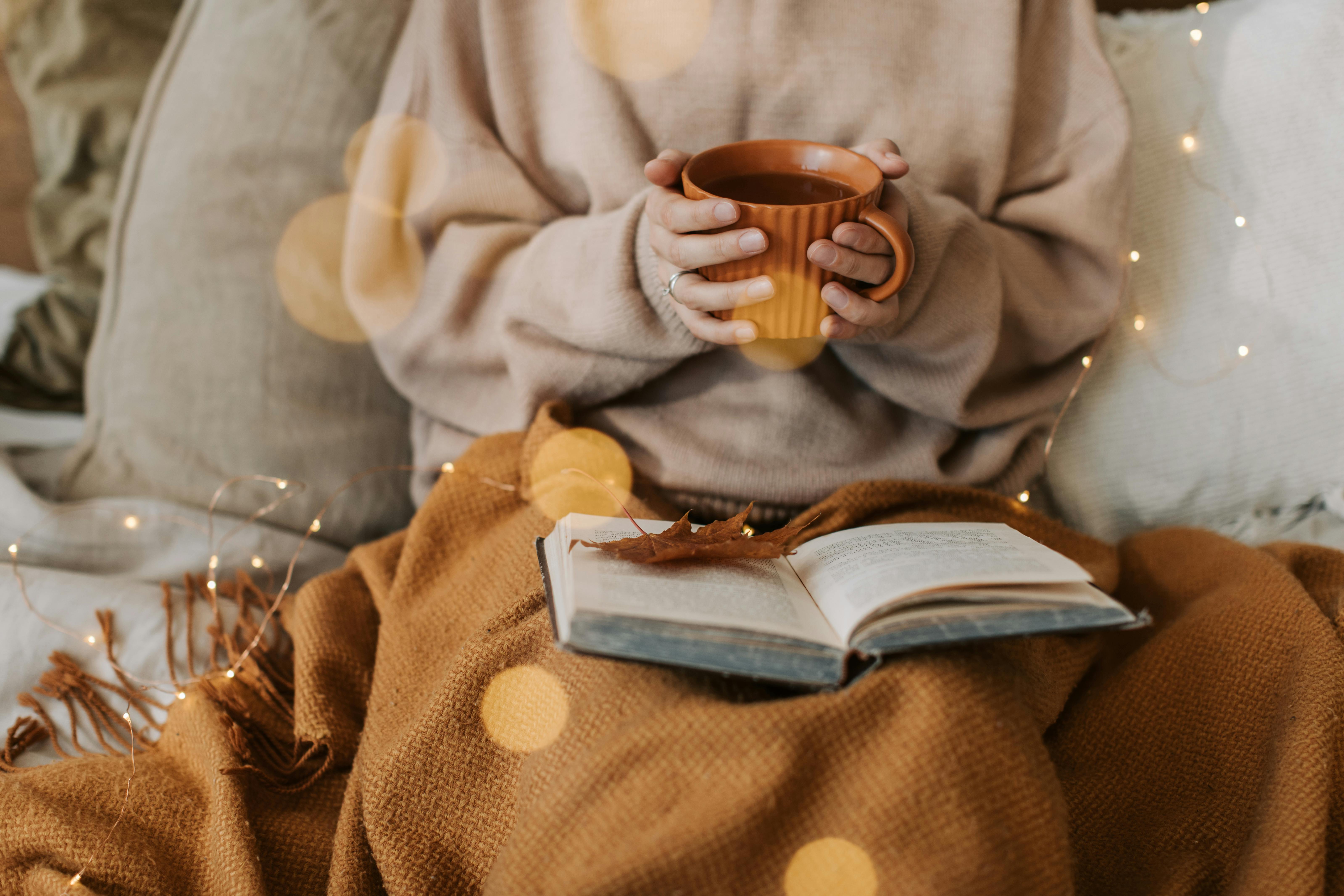 Menjaga Tubuh Tetap hangat | Sumber: Pexels | Foto oleh Vlada Karpovich