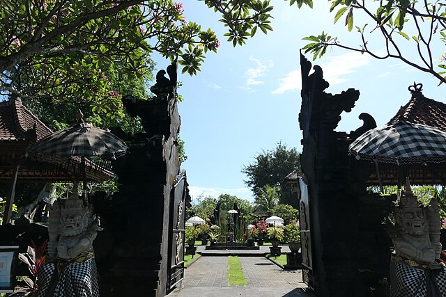 Pura Gua Lawah | Wikimedia | Anandajoti