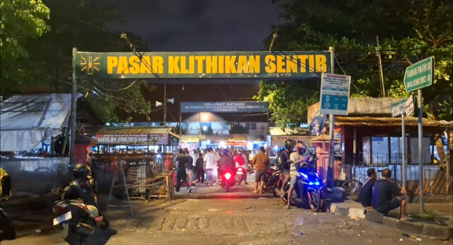  Pasar Klithikan Sentir Jogja | Sumber: tangkapan layar kanal YouTube Walking Daily 