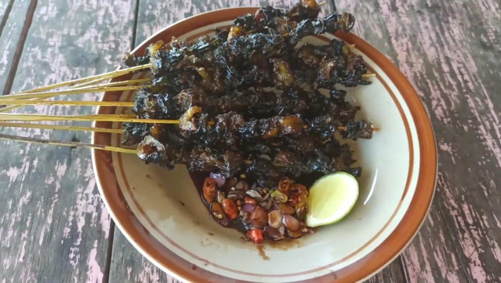 Sate temburungan, Sate unik khas Tarakan. © Tangkapan Layar YouTube Foodies Lavar.