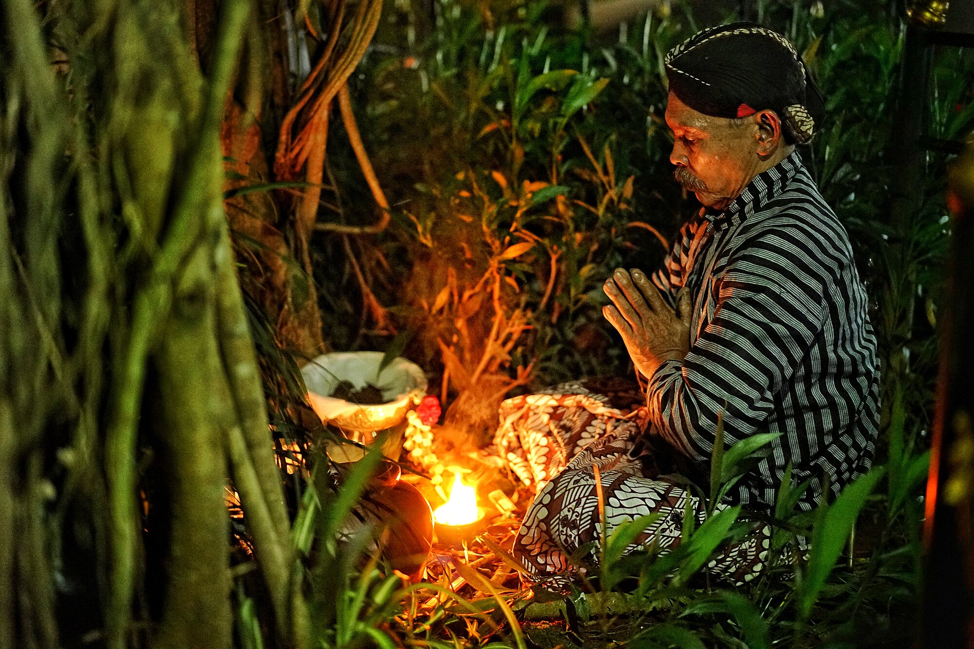 Ritual Ibadah Penghayat Kepercayaan Kejawen