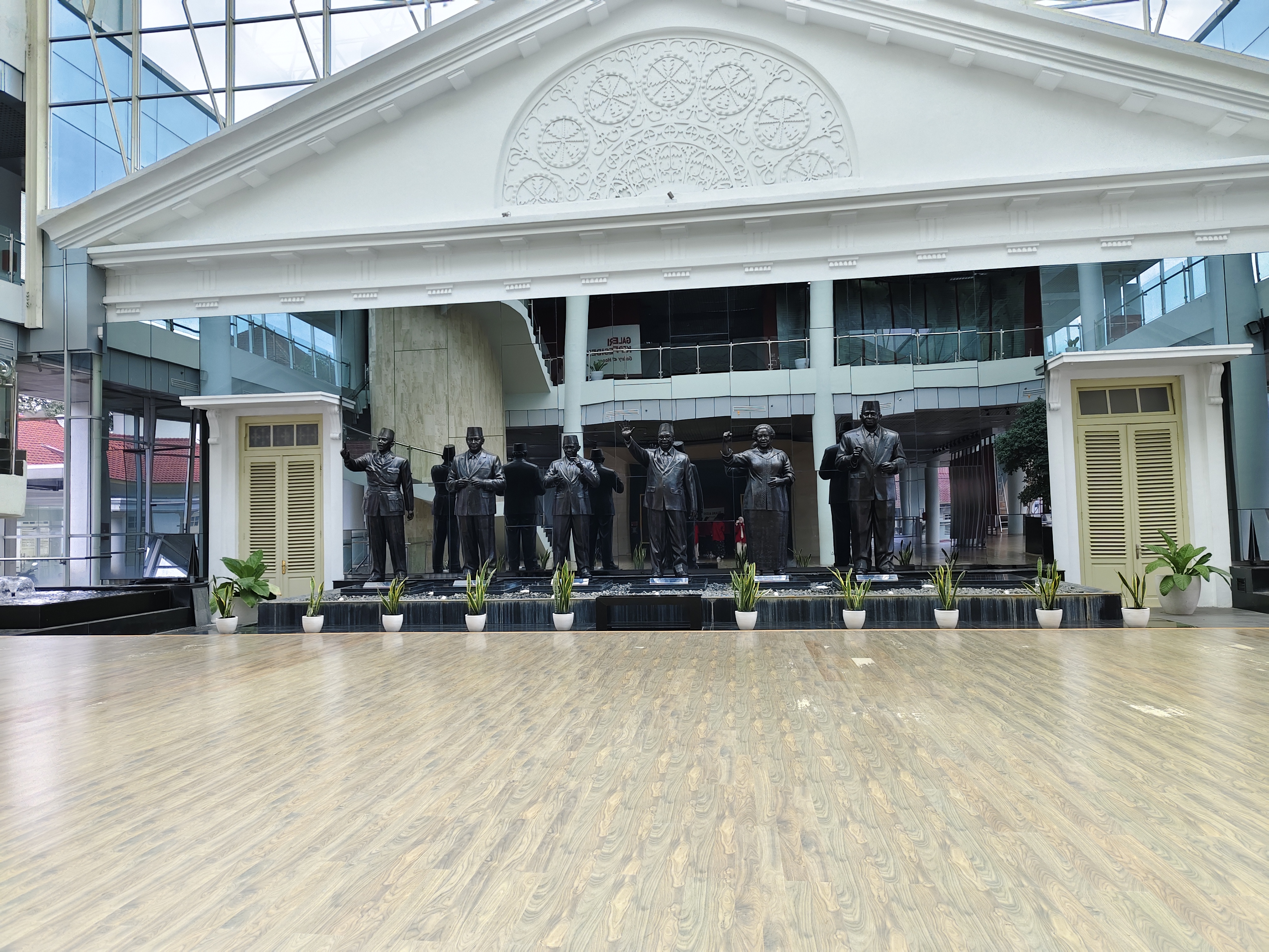 Patung Enam Presiden | Foto: Annisa Devtha Rahmah