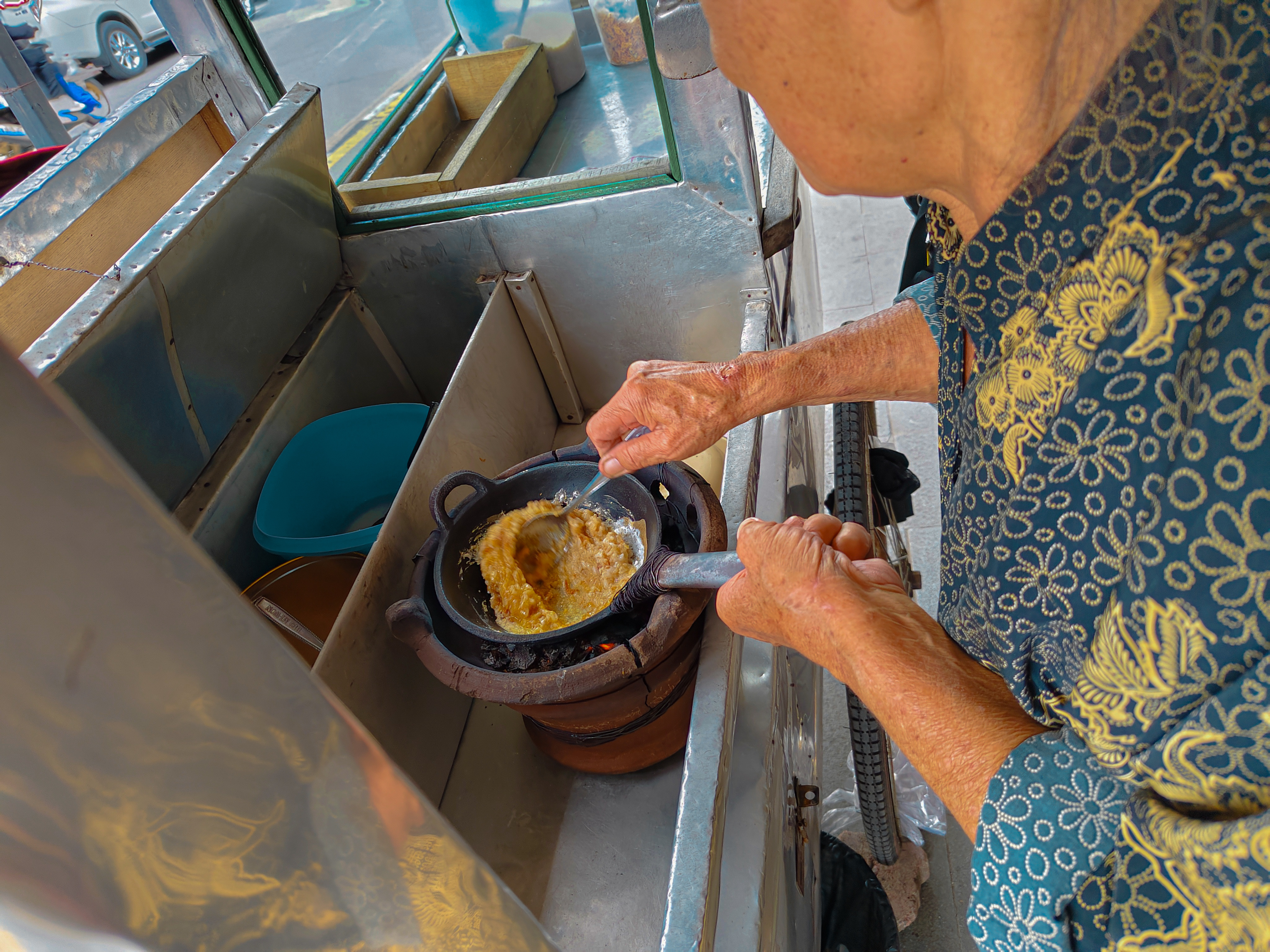 Kerak Telor di Surya Kencana | Foto: Annisa Devtha Rahmah