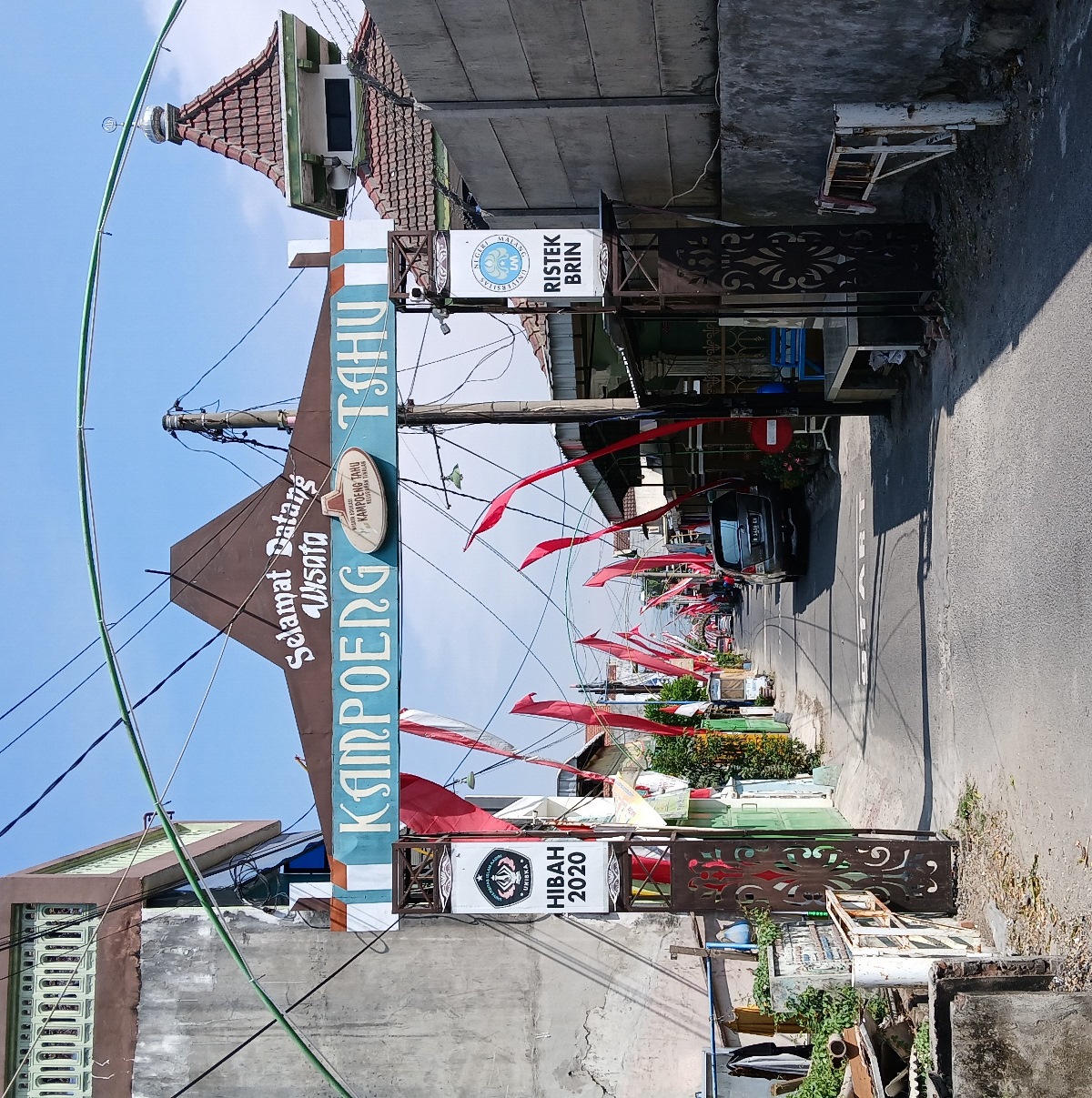 Gapura masuk Kampung Tahu Tinalan