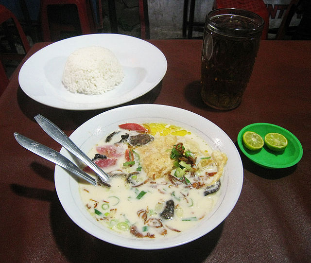 Resep Soto Betawi Sederhana | Foto: wikimediacommons/gunawankartapranata