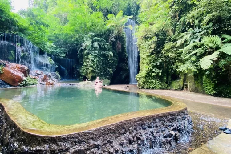 air terjun goa raja